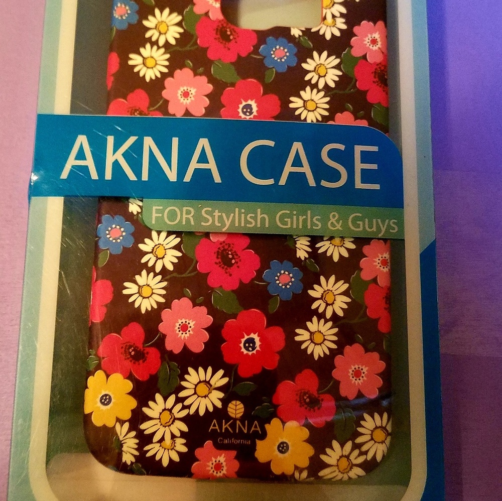 Akna floral case